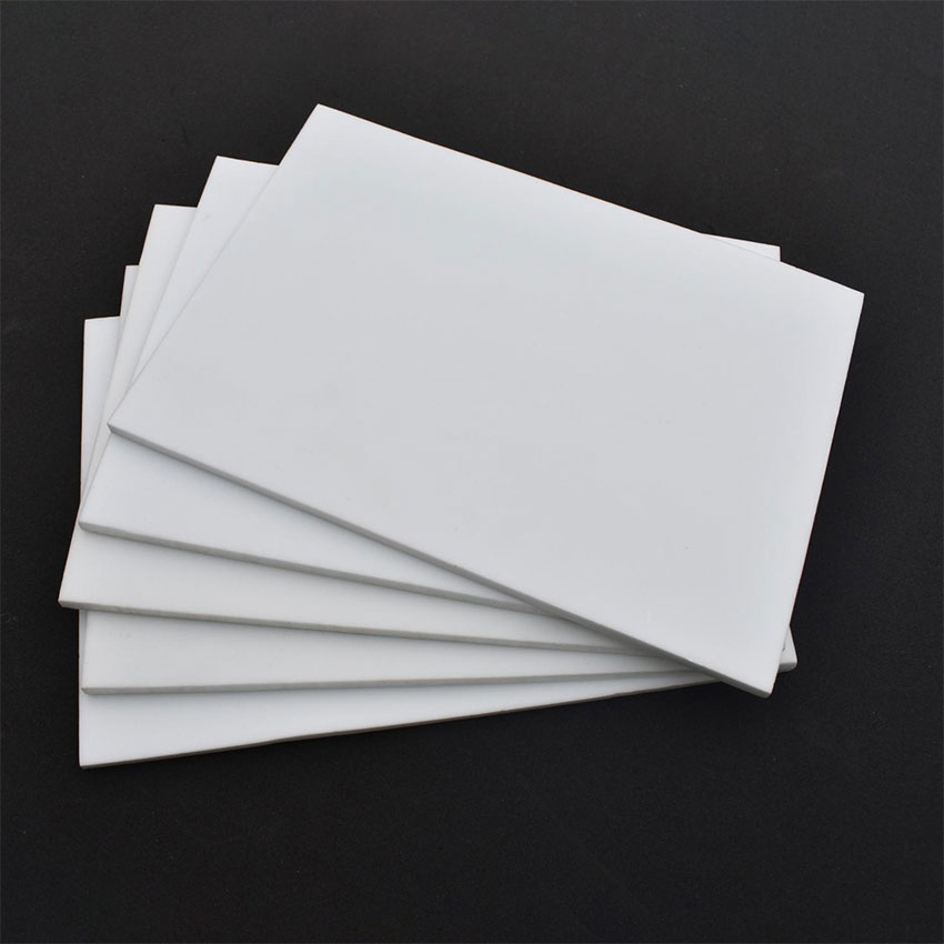 Quais são as vantagens do quadro Forex White PVC?